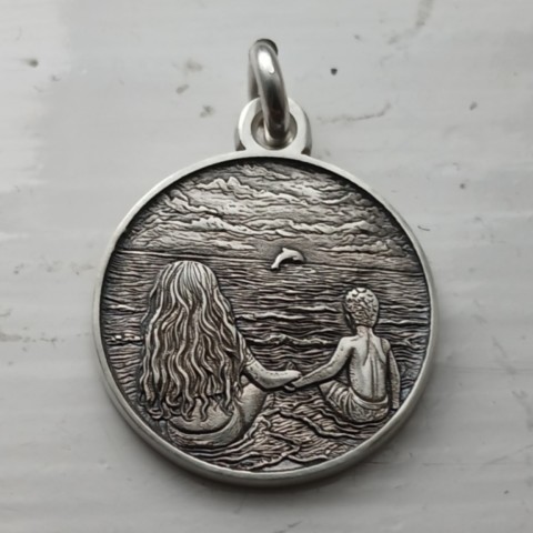 2.5D your family photo converted to jewellery